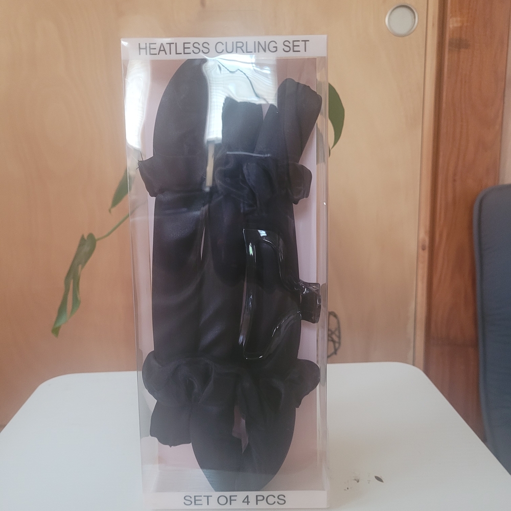 Forever 21 Heatless Curling Set - Black